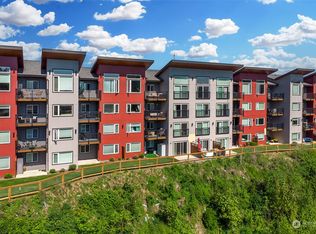 1882 Front St #206, Lynden, WA