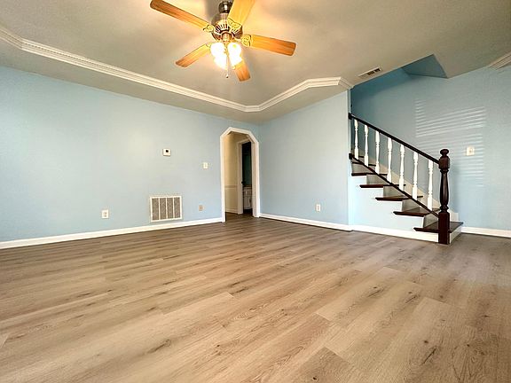 3rd image of 186 Charleston Way