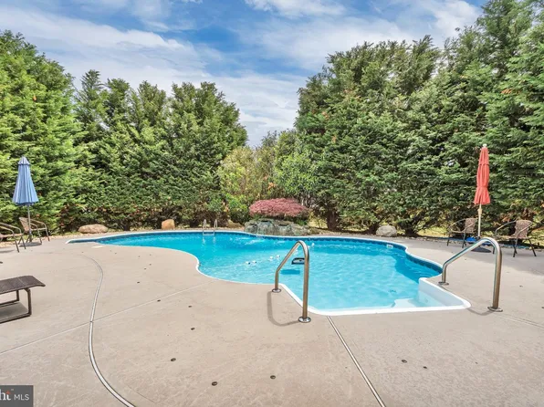 7 Wright Dr, Chesterfield, NJ 08515