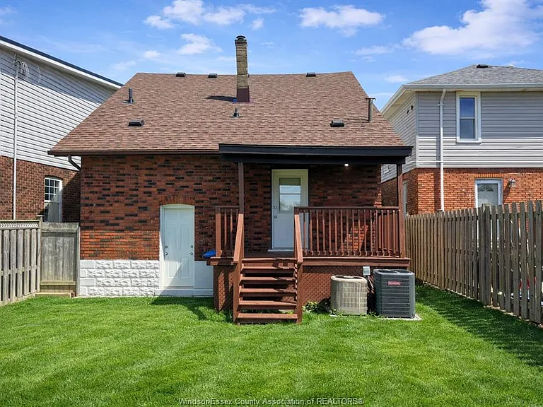 1351 Marentette Ave #UPPER — Photo 11