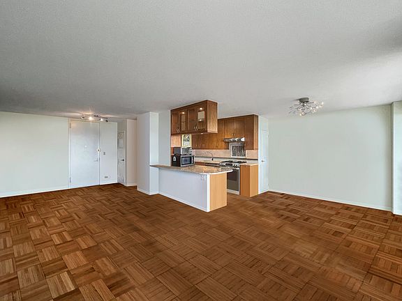 4th image of 4455 Douglas Ave APT 8C