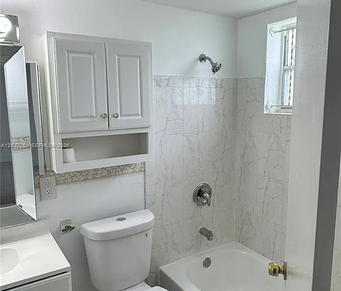 1154 W 35th St #102 — Photo 16