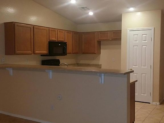 3rd image of 10609 W La Reata Ave