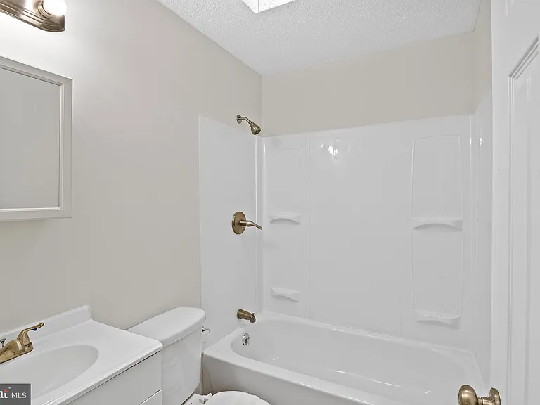 7827 Eastdale Rd — Photo 12