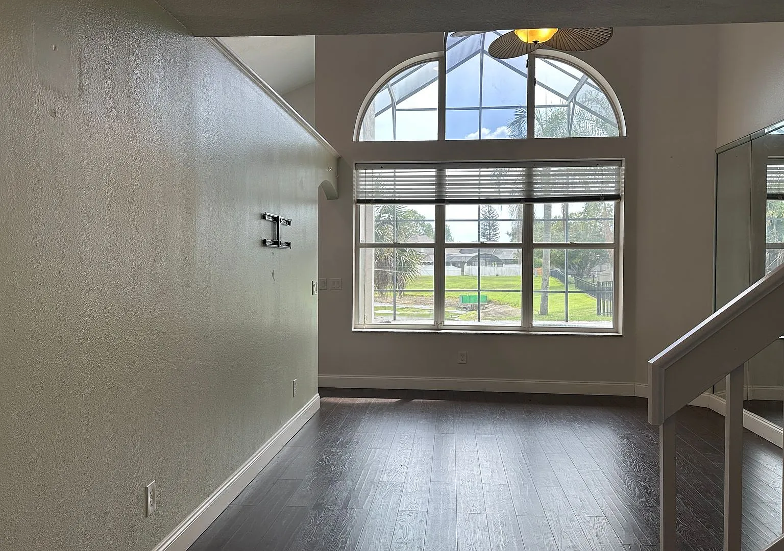 Spacious 4BR/2.5BA Home with Screened Pool & 2-Car Garage — Photo 2