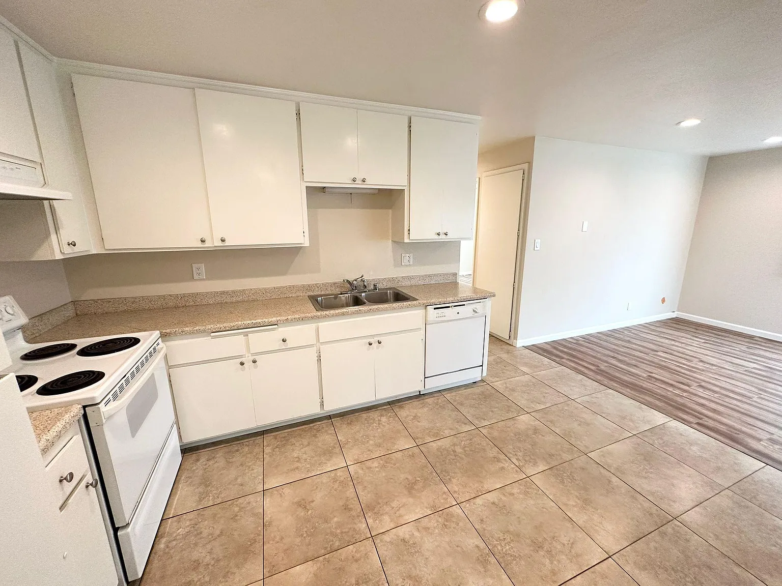 2 bed, 900 sqft, $2,250 — Photo 4