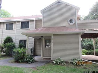 215 Grenadier Ct, Clifton Park, NY 12065
