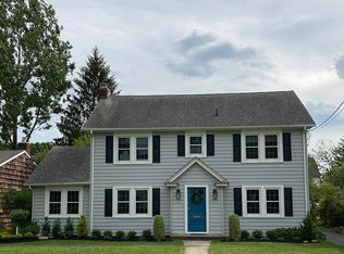 22 Revere St, Rockville Centre, NY 11570