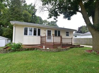 301 E Pershing St, Freeport, IL 61032