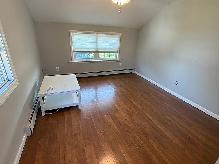 154 Adams St E #1 — Photo 3