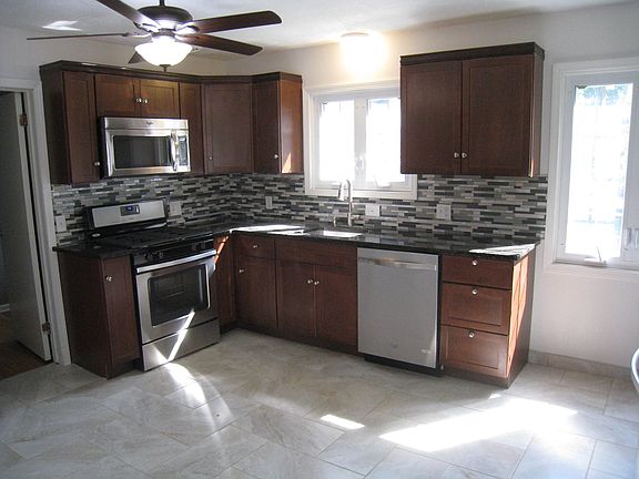 4th image of 513 Cherokee Dr