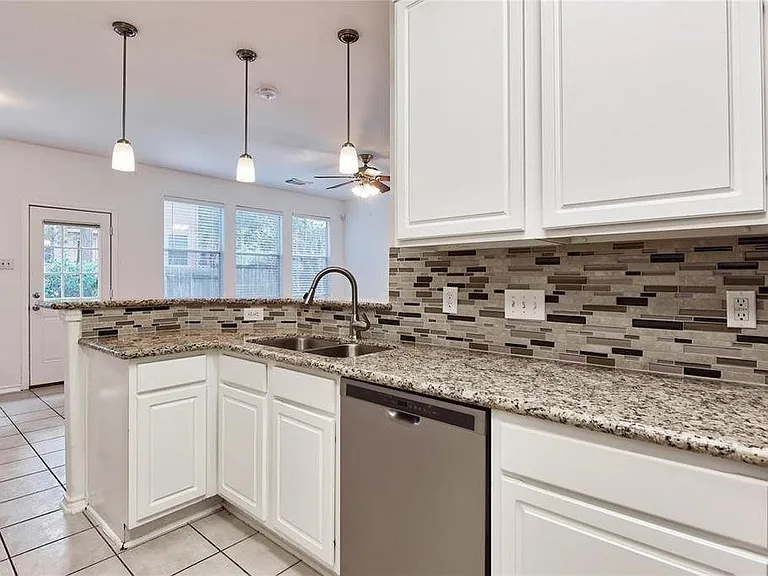 74 Blue Creek Ct — Photo 8