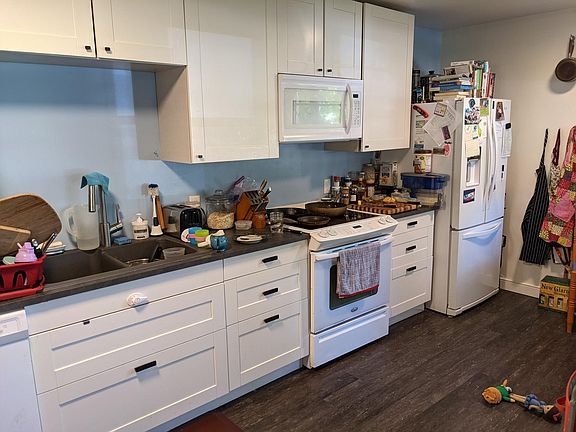 5th image of 523 Desnoyer Ave