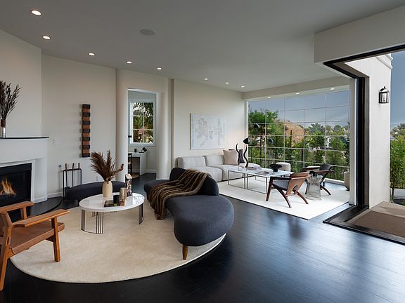 3rd image of 2230 Maravilla Dr