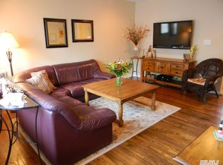 131 Cardinal Ln, Islip, NY 11751