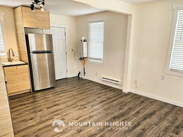 1074 E Kensington Ave — Photo 4