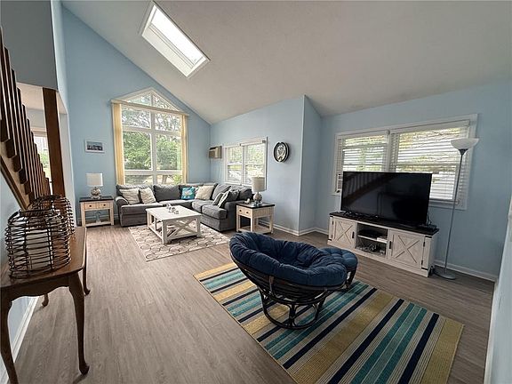 3rd image of 74 Quannacut Rd #A