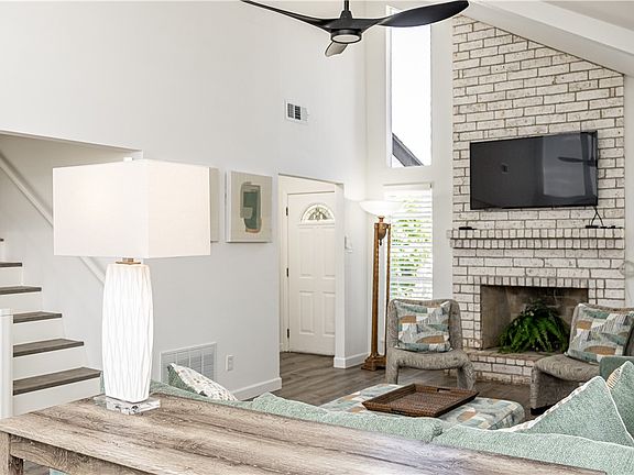 5th image of 13733 A La Entrada St NE