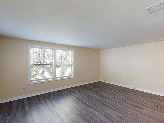 5th image of 904 Kenilworth Pl