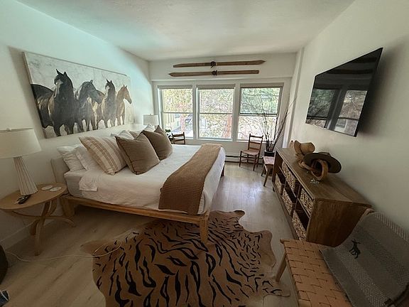 3rd image of 1482 Empire Ave #224
