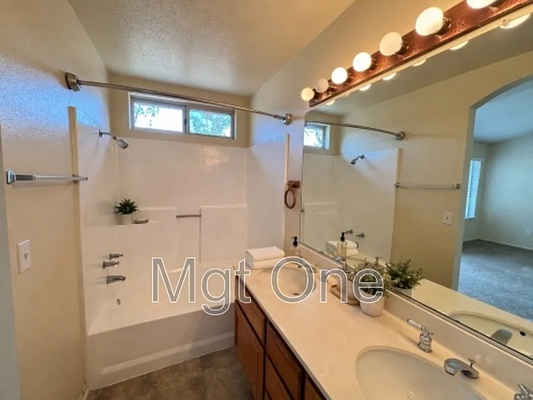 12780 Pan Am Blvd — Photo 15