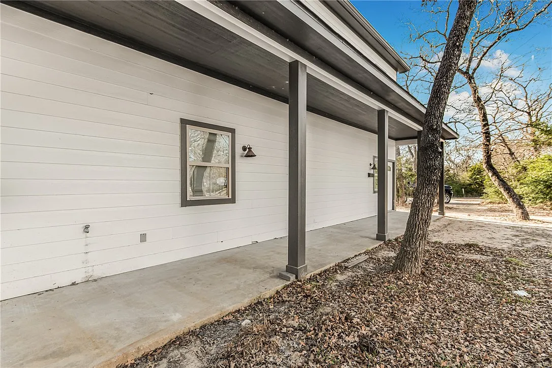 4 bed, 12762 sqft, $2,200 — Photo 3