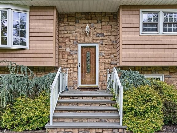 4th image of 45 Magnolia Ave