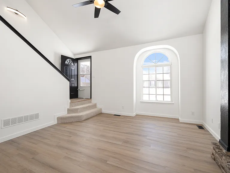 826 S Hickory Ln — Photo 6