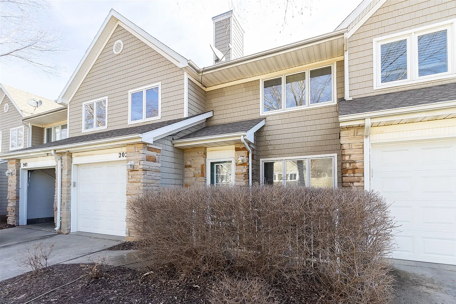 2 bed, 1.5 bath, 1279 sqft, $1,800 — Photo 1