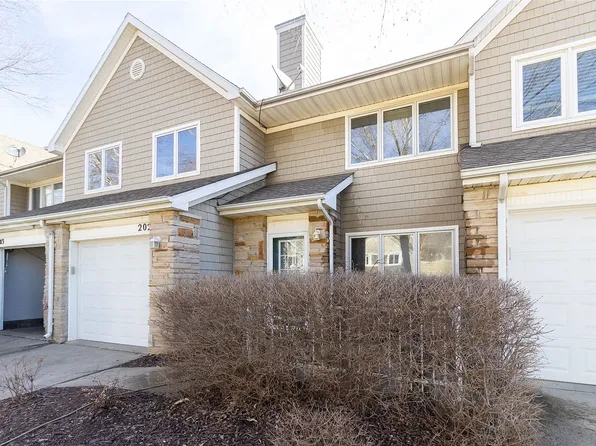 811 Burr Oaks Dr Unit 202, West Des Moines, IA 50266