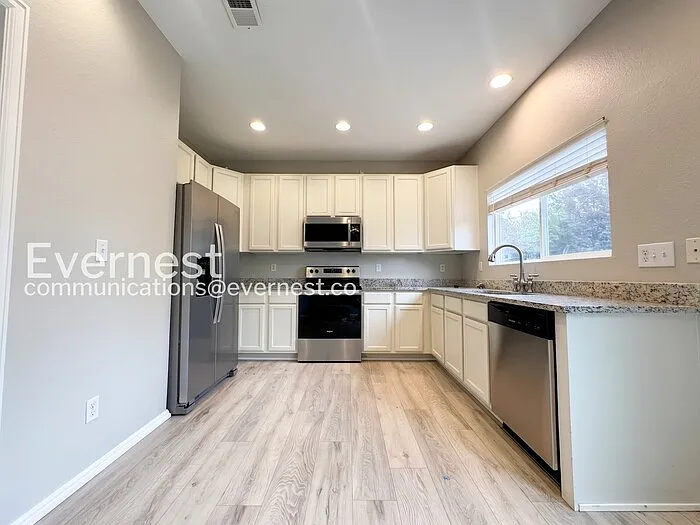 3 bed, 2.5 bath, 1735 sqft, $2,895 — Photo 4