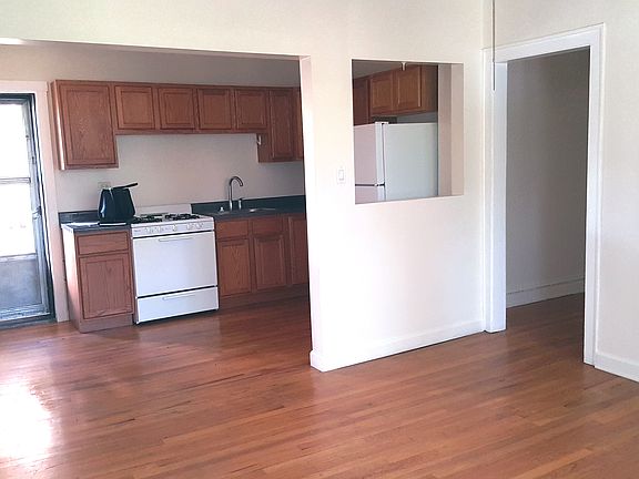 2nd image of 6459 N Washtenaw Ave APT 2