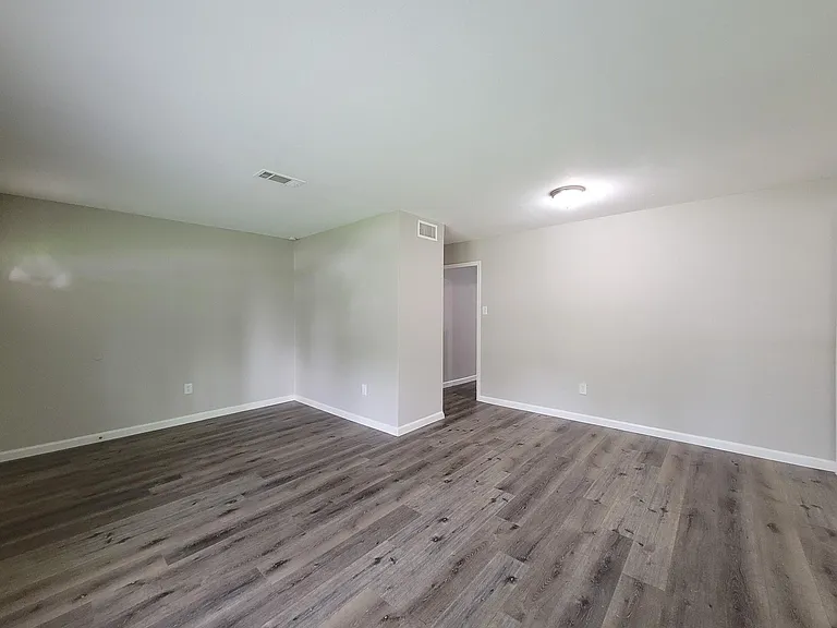 5606 Willow Glen Dr — Photo 7