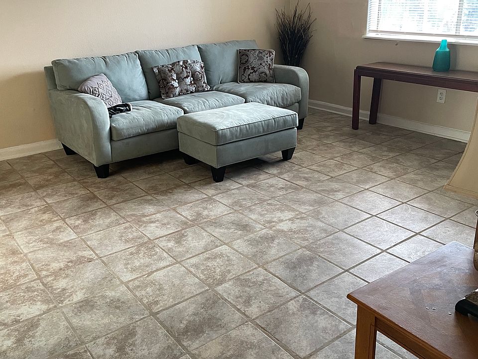 1st image of 214 Camelot Dr