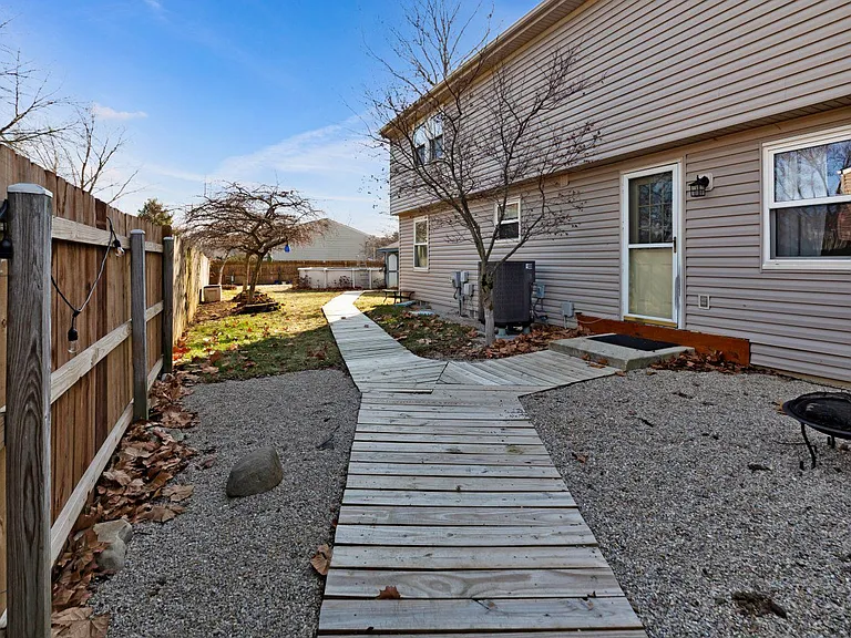 880 Ruskin Dr — Photo 43