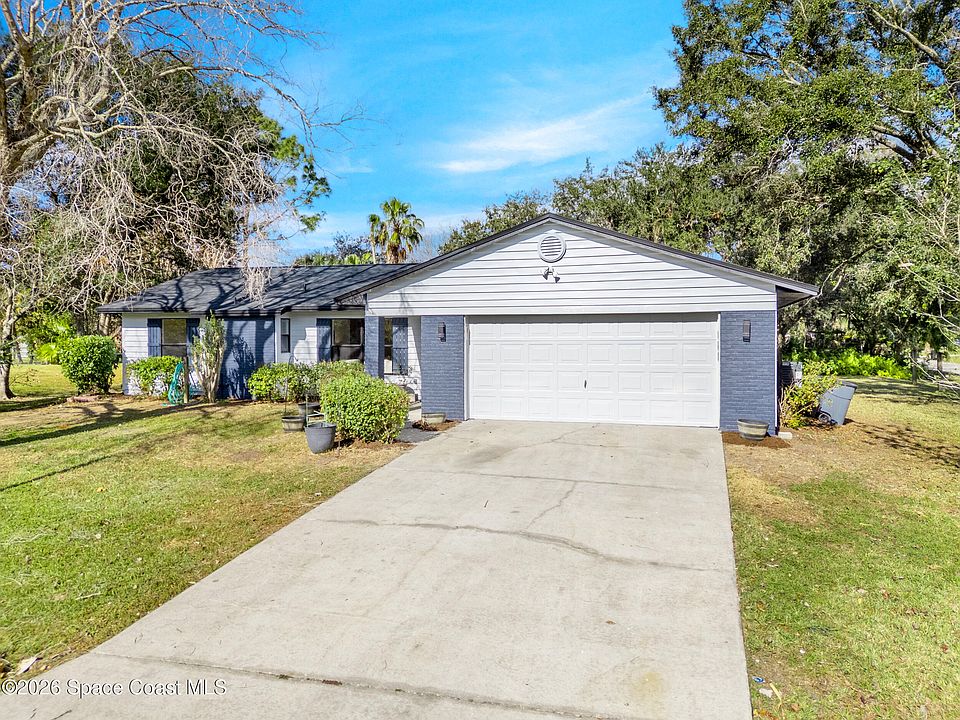 1st image of 982 Pebble Ave NE