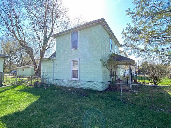 2nd image of 1863 Denune Ave
