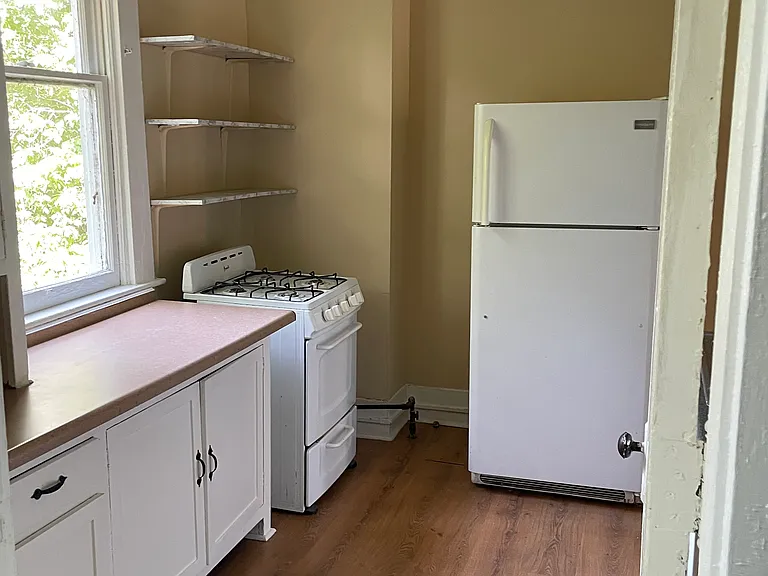514 Wapping St #D — Photo 9