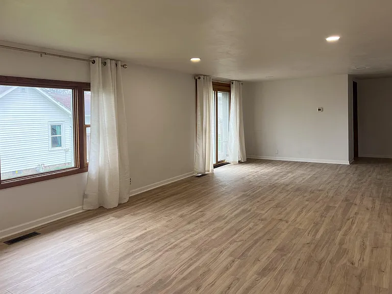1517 Grant St — Photo 6
