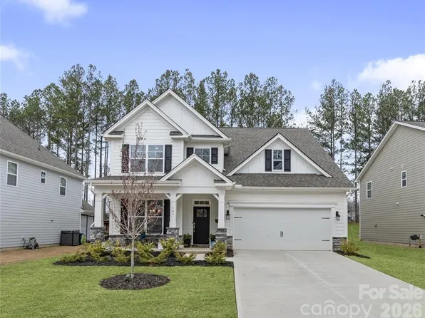 141 Rhuidean Ct, Troutman, NC 28166