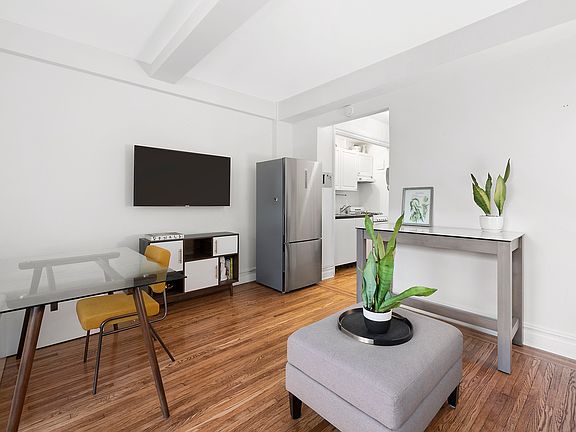 3rd image of 457 W 57th St Unit 1405