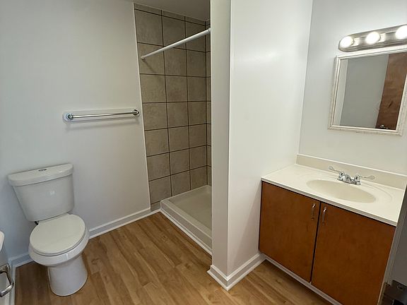 4th image of 266 Ashland St #266