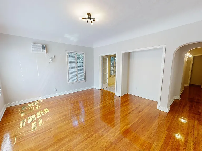 Curson Apartments...Newly remodeled...Brand New Kitchen...CALL NOW!! — Photo 2