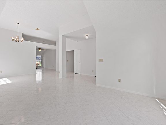 4th image of 15107 Berkshire Green Dr
