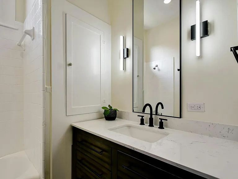 423 W Woodlawn Ave #2 — Photo 8