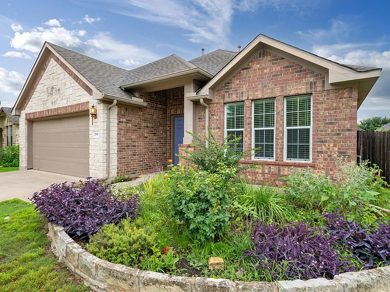 799 Clear Springs Holw — Photo 3