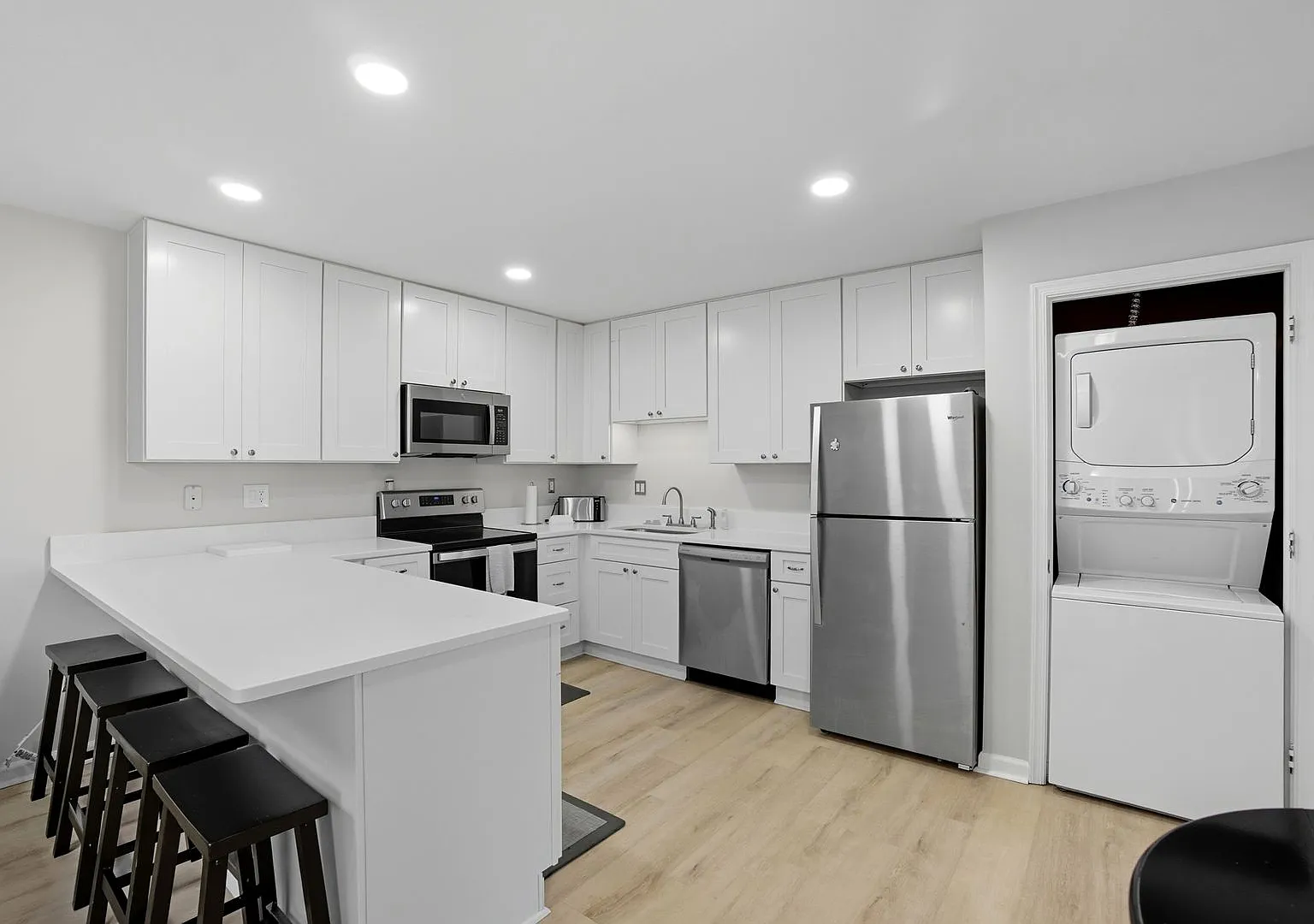 Furnished & Newly Renovated Condo Rental @ 6-9 Month Stay — Photo 1