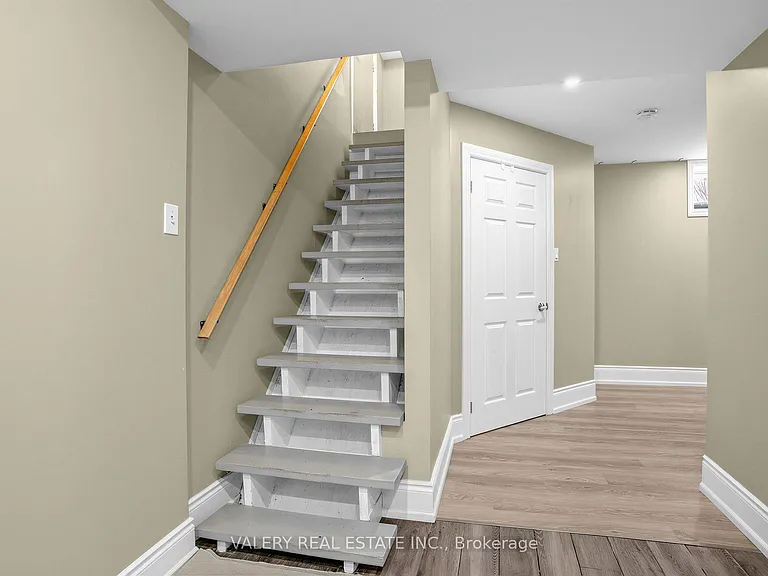 133 Meadowvale Dr #LOWER — Photo 18
