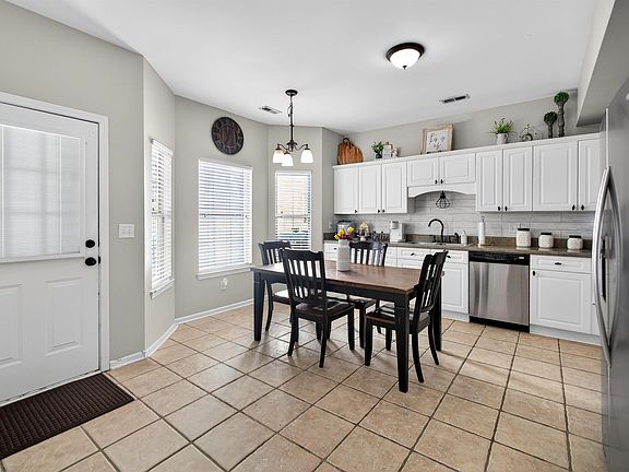 3rd image of 56 Park Dr S
