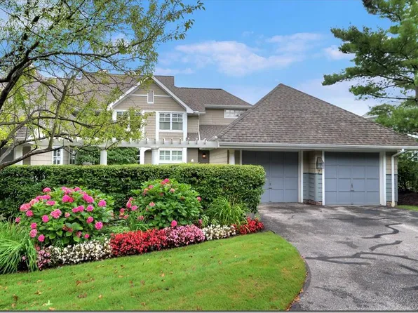 7 Shoreby Dr, Bratenahl, OH 44108